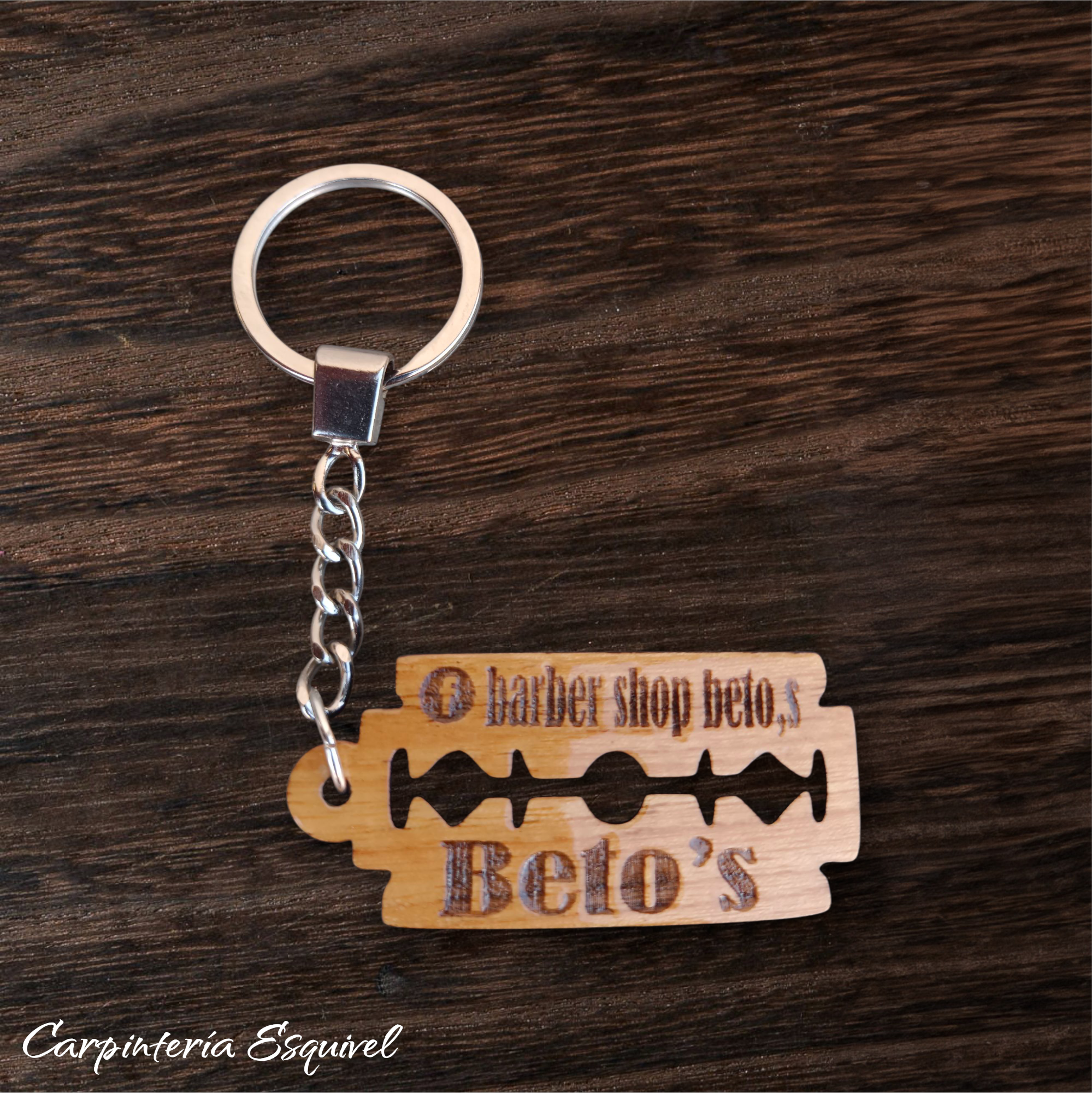 Llavero en forma de navaja de rasurar