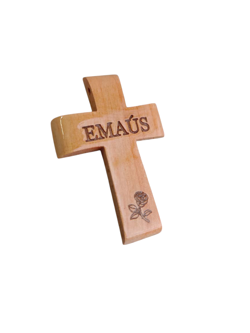 Cruz de Emaús grabada con Rosa