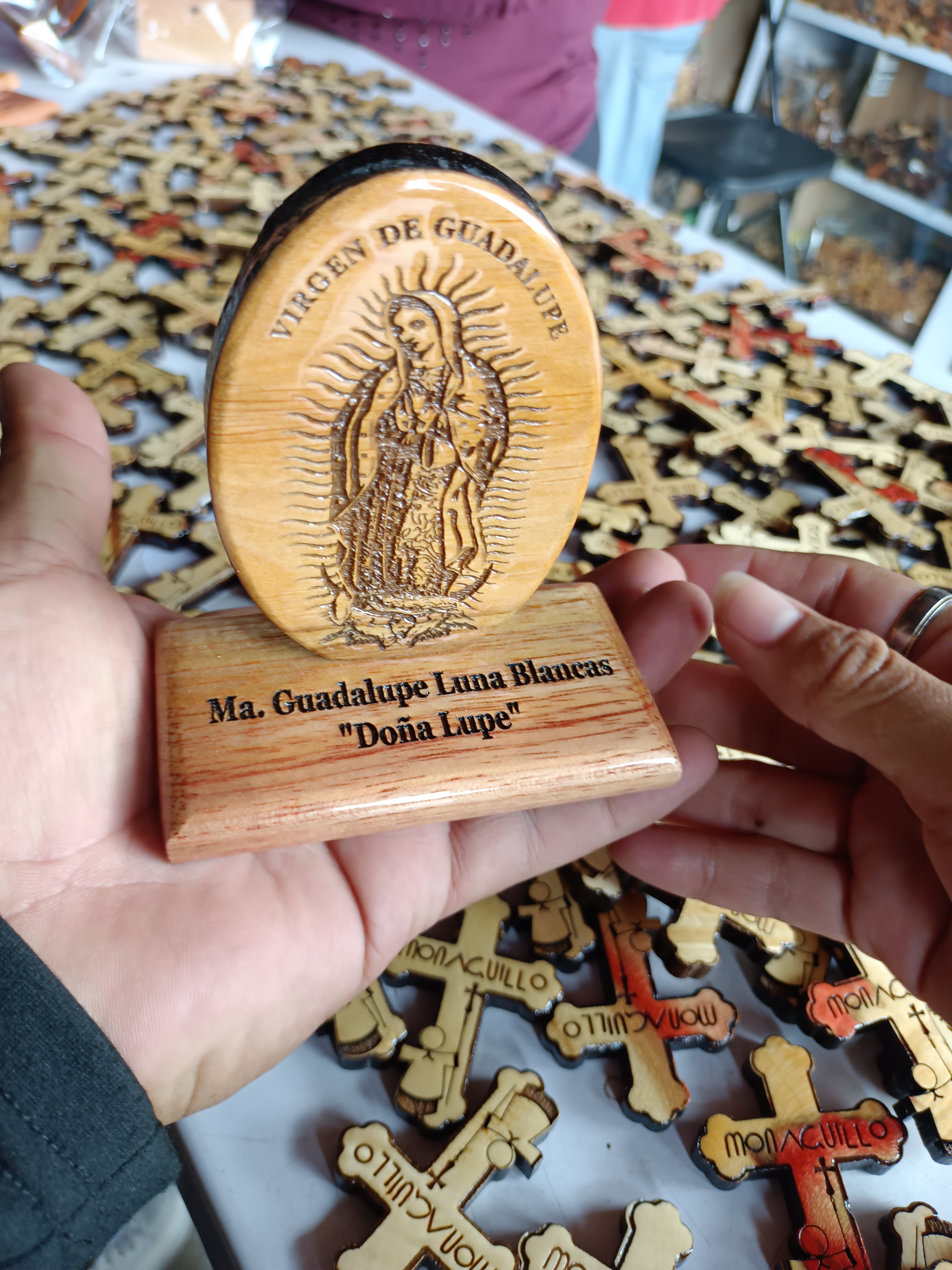 Óvalo con base, de la virgen de Guadalupe